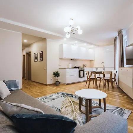 Cozy Brand New 10 Min From Center 公寓