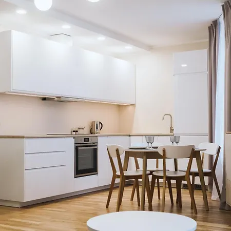 Cozy Brand New 10 Min From Center