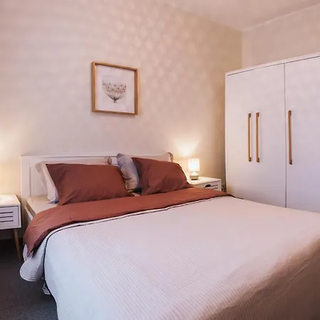 Cozy Brand New 10 Min From Center